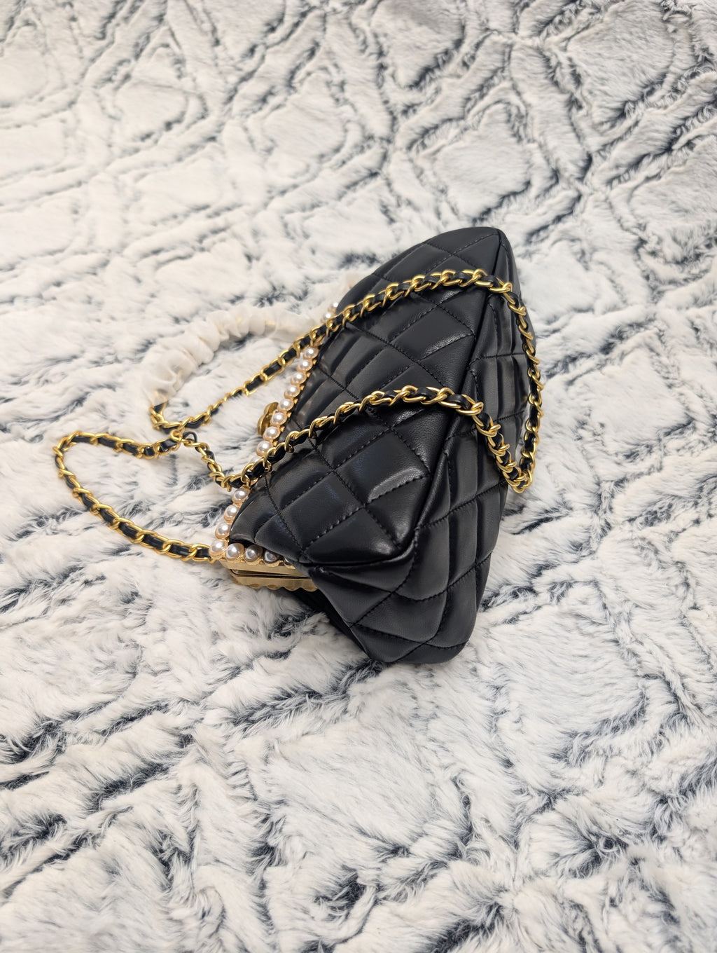 CH2234 Womens Black Bag with Gold Chain