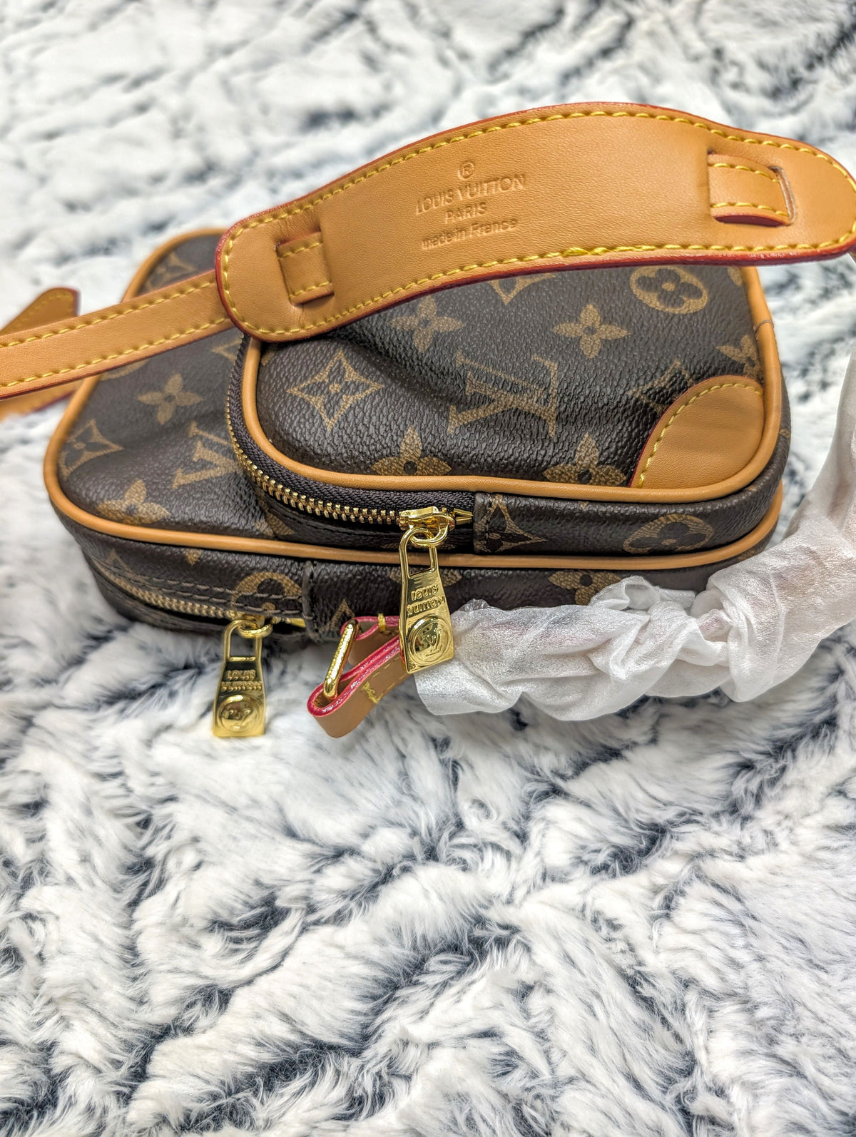 Crossbody Messenger  Bag Monogram Brown LV8912