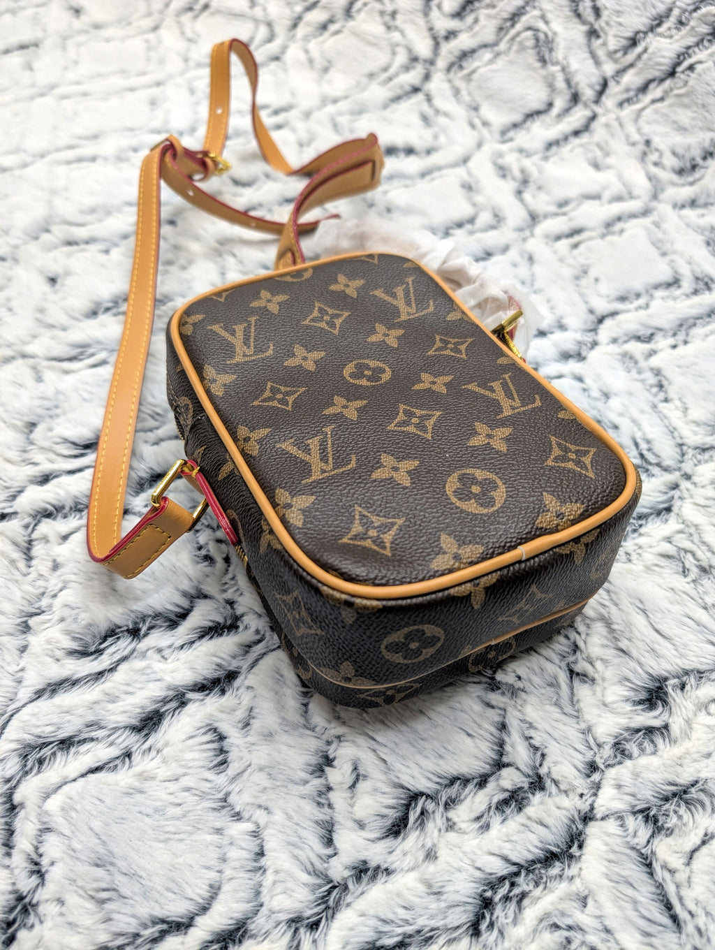 Crossbody Messenger  Bag Monogram Brown LV8912